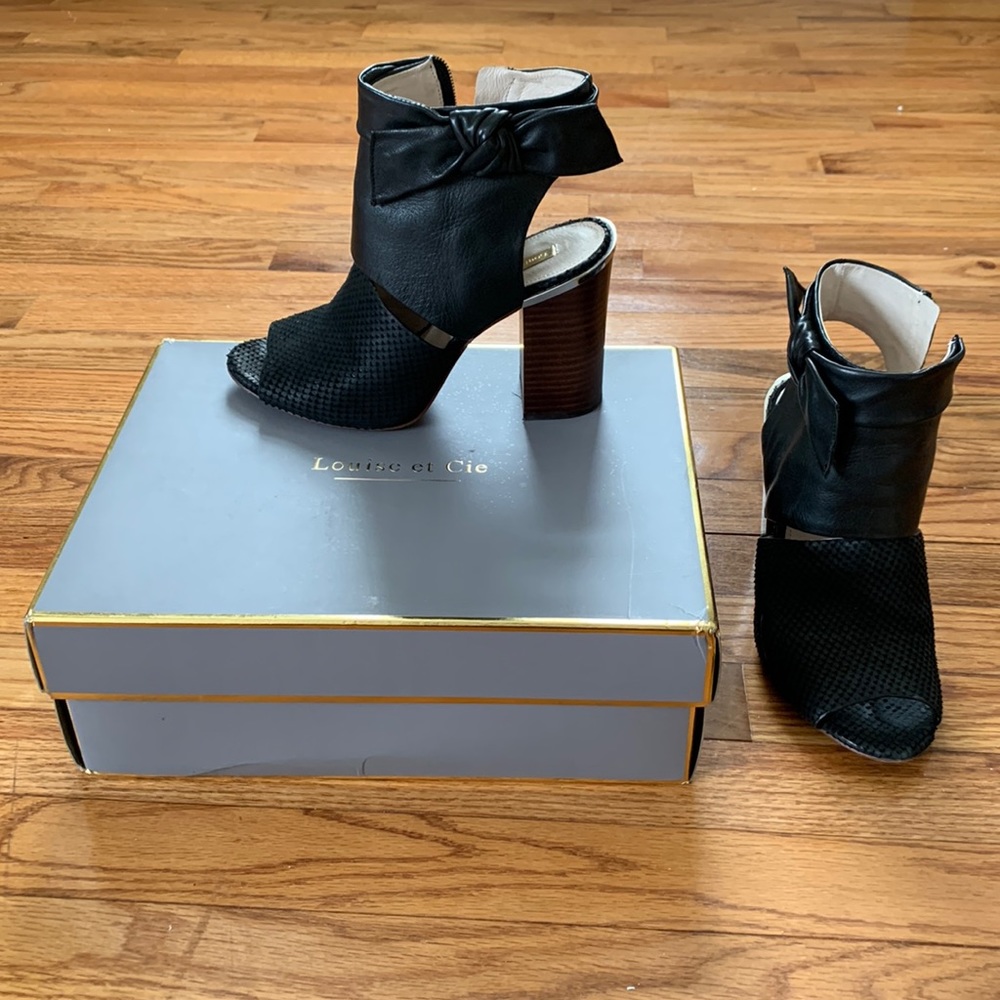 Louise eat Cie heels. Open toe, side zip, leather, size 8, Nordstrom.